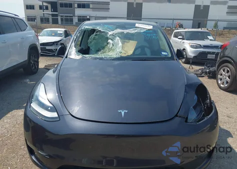 2025 Tesla Model Y Performance Dual Motor All-Wheel Drive z USA, uszkodzony, nr VIN 7SAYGDEF1SA344914